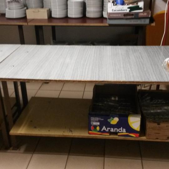 Oprava zariadenia kuchyne – stolov v KD Vasiľov 1