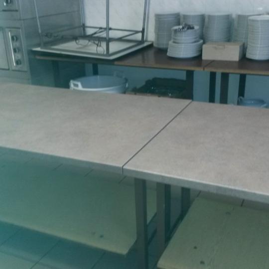 Oprava zariadenia kuchyne – stolov v KD Vasiľov 3